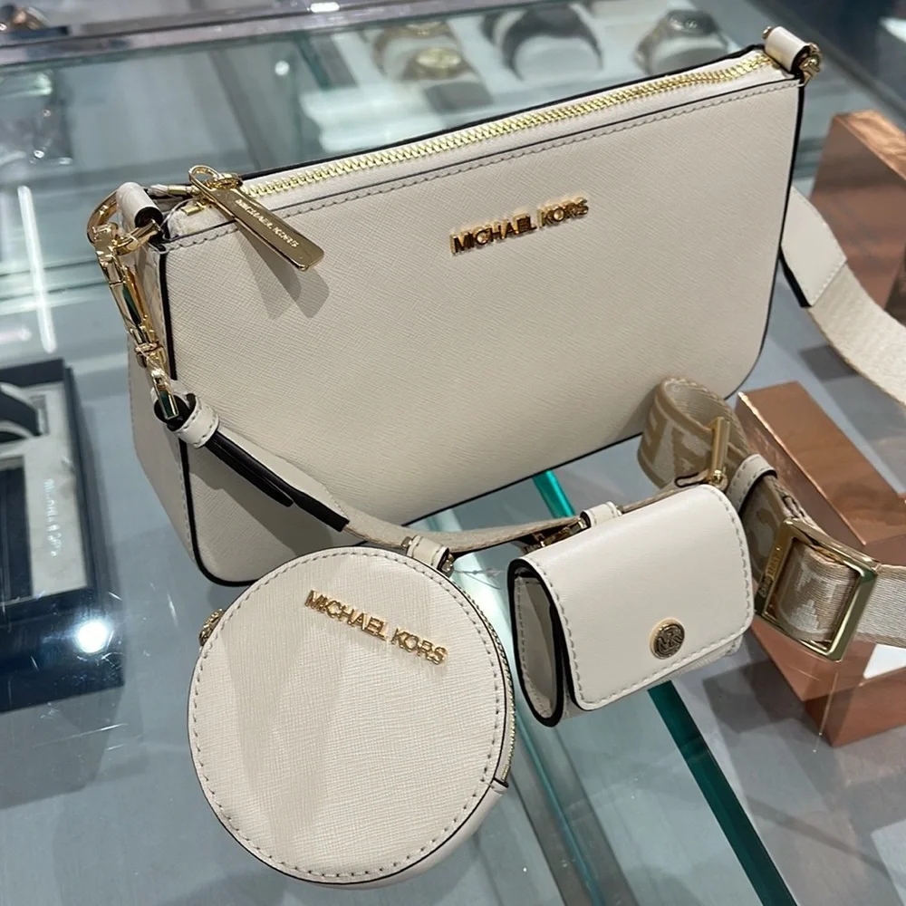 MICHAEL KORS
Jet Set Saffiano Leather Crossbody Bag with Case Apple Airpods Pro® - Picture 9 of 16